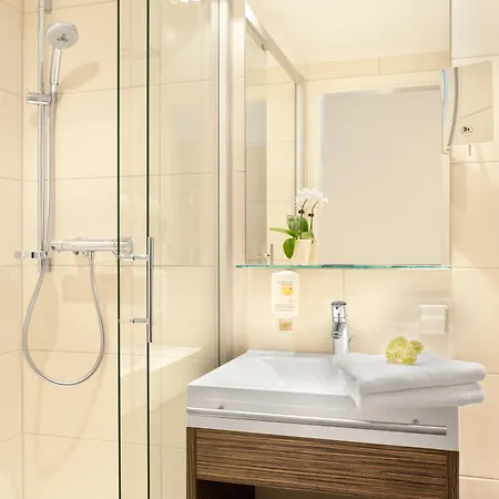 Hotel Western Favorit 3*