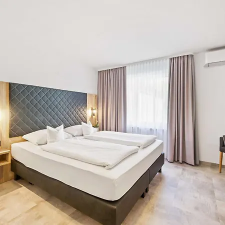 Hotel Western Favorit 3*