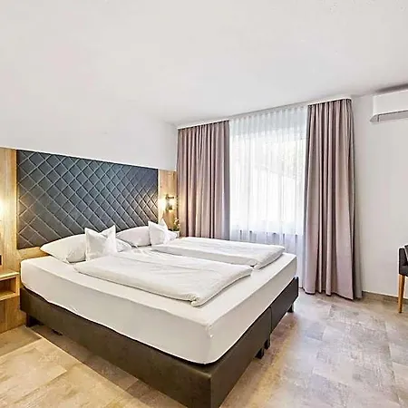 Szálloda Western Favorit 3*