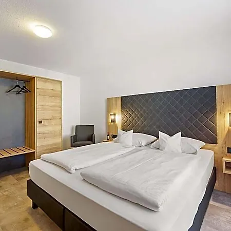 Western Favorit Szálloda 3*