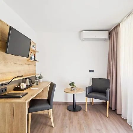 Western Favorit Hotel 3*