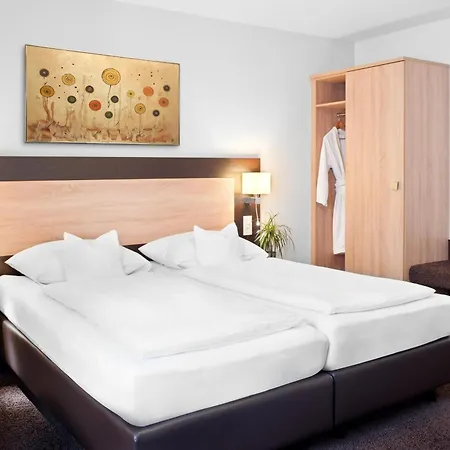 Western Favorit Hotel 3*