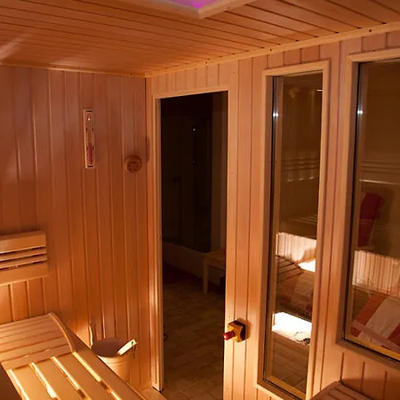 Western Favorit Hotel 3*